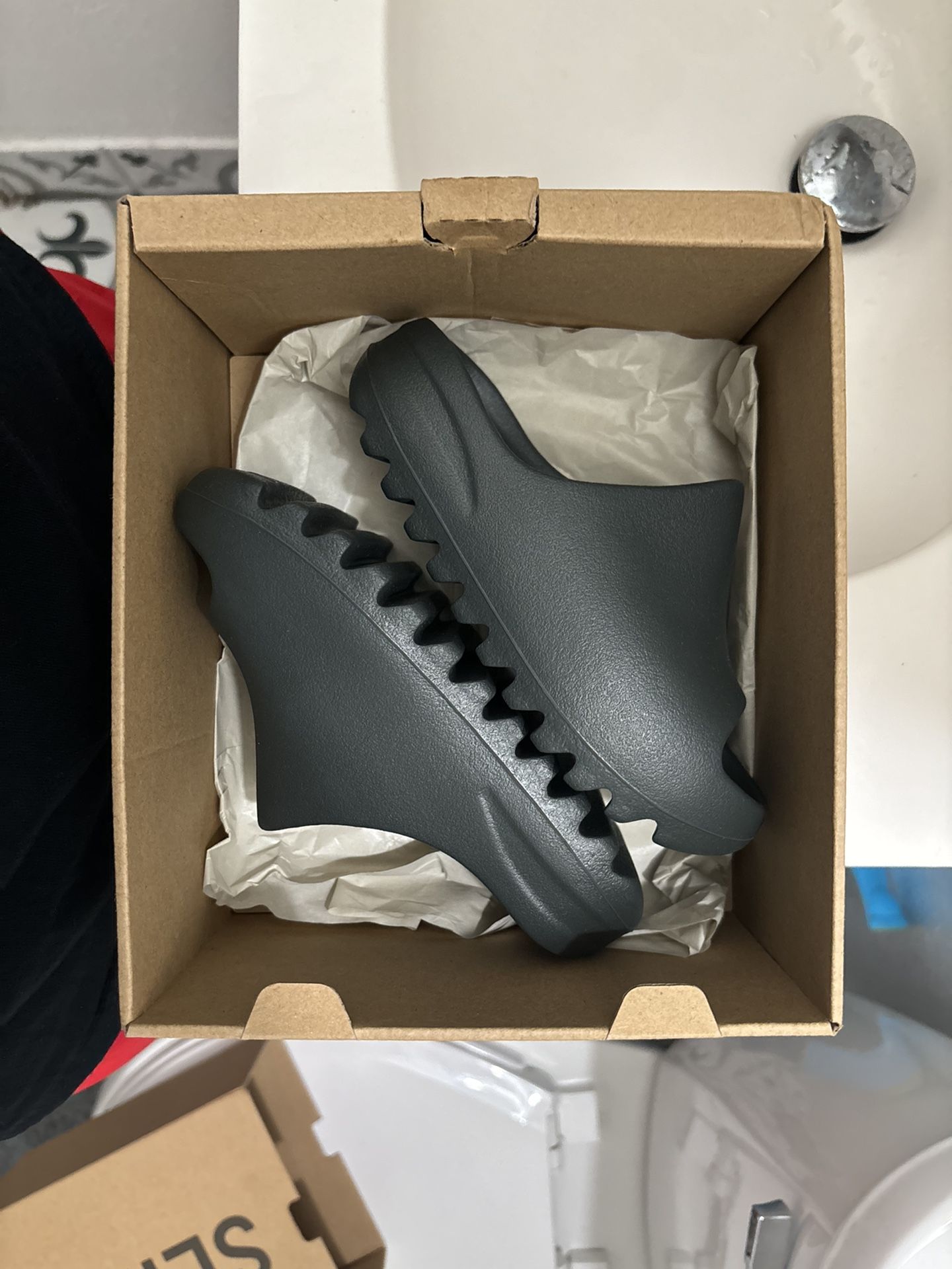 Ds Adidas Yeezy Slides Dark Onyx Size 12k-12c