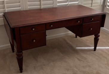 Ethan Allen desk in pristine condition