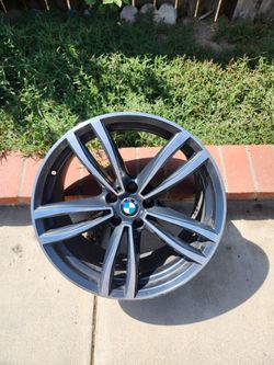 OEM 2020 BMW 745e rims (2). Used like new. Size 19