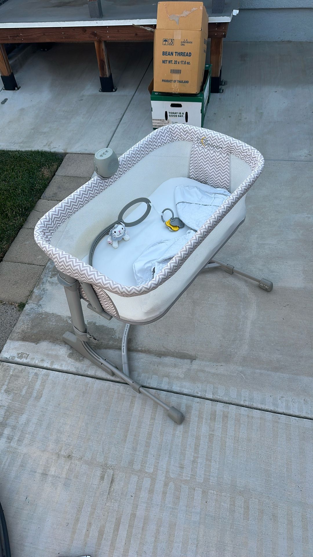 Arms Reach Co-sleeper Baby Cradle
