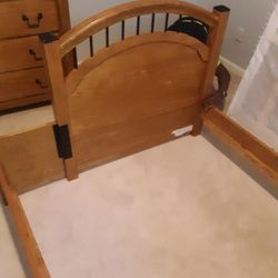 Reduced Price..Beautiful Complete Full Bedroom Set. Perfect For Children And Youth. Great Condition!