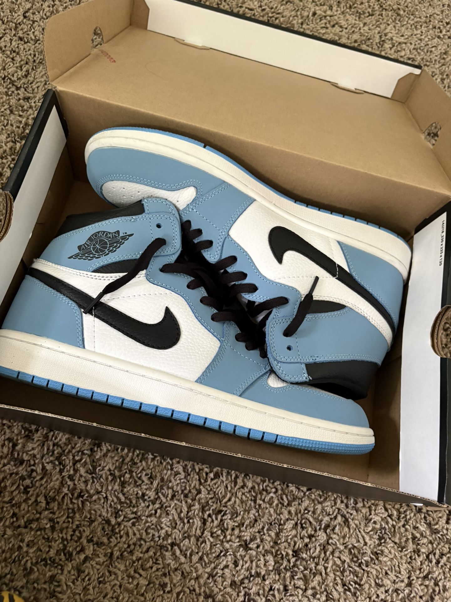 University Blue Jordan 1 Retro High OG
