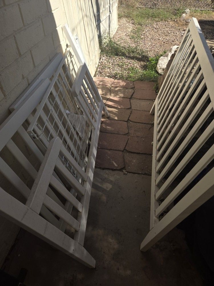 Free White Crib Sized Bed