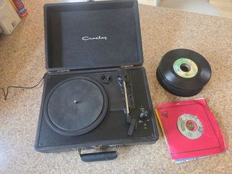 Crosley suitcase record player turntable with vintage 45 records