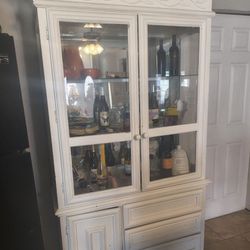 🥰🎁BEAUTIFUL VINTAGE KITCHEN/LIVING ROOM CABINET-SOLID WOOD- WHITE COLOR🥰🎁