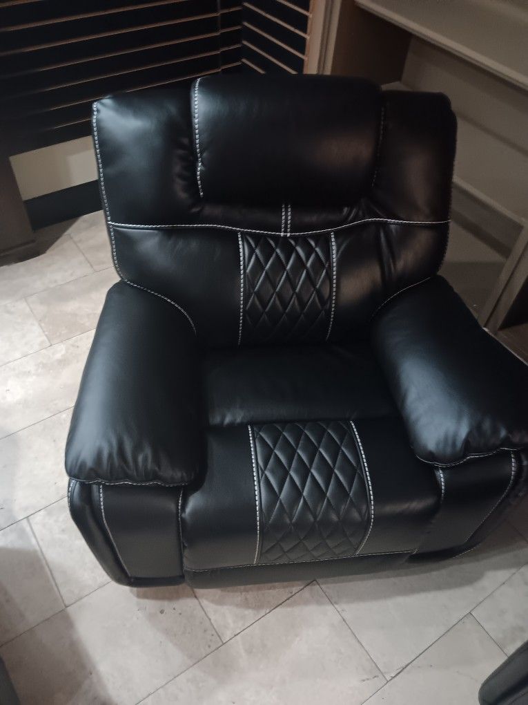 *Fantastic Deal*---Santiago Black Leather Reclining 3 Piece Living Room Sets---Delivery And Easy Financing Available