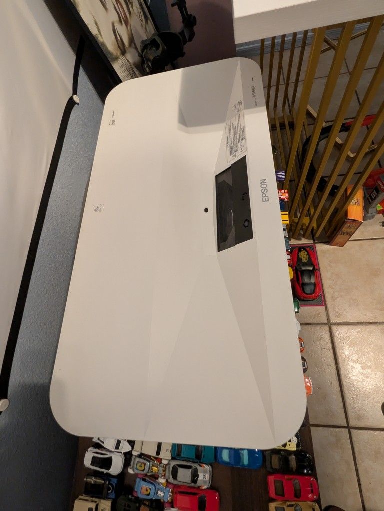 Epson EpiqVision Ultra LS800 4K PRO-UHD Ultra Short-Throw 3-Chip 3LCD Smart Streaming Laser Projector - White