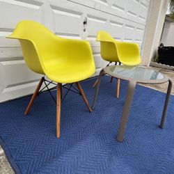 Iconic Bistro Modern Eames Design Plastic Chair Seat Set + Coffee Table