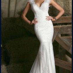 DaVinci Ivory Wedding Dress ($850) Size 14