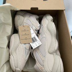 Yeezy 500 (Blush) - Size 5.5