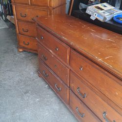 Solid Wood Dresser Set With Mirror 
