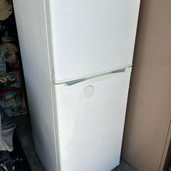 Vissani Top Freezer Refrigerator