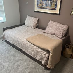 Daybed for sale!