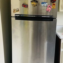 Whirlpool Refrigerator - 17.7 Cu. Ft. Top-Freezer