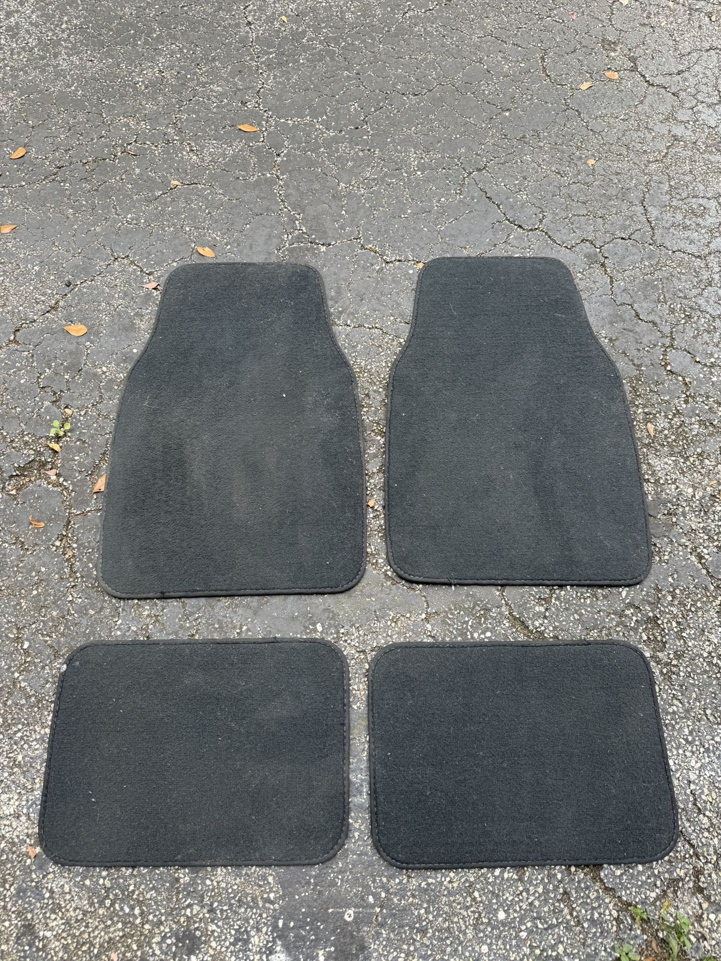 Car mats (4)