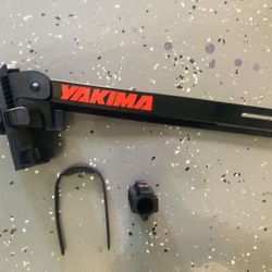 Two Yakima Wheelhouse Rooftop And Two Blockhead Bike Mounts 