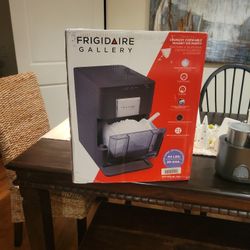 Frigidaire Gallery 44lbs Nugget Ice Maker