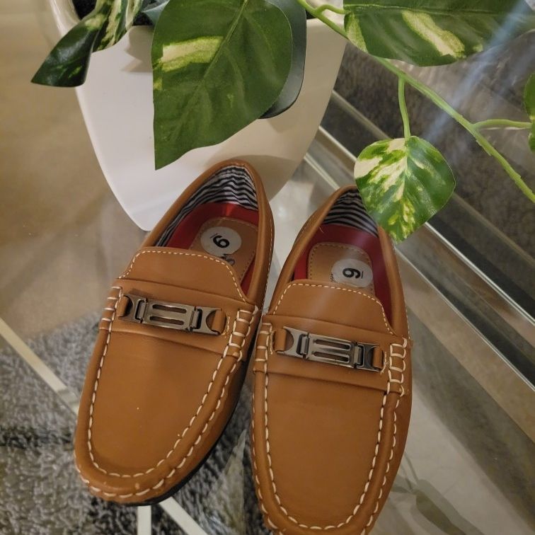 steve harvey brown dress shoes Steve Harvey Celebrity Edition BOYS Brown Pecan Color Dress Shoes Size 9  for Sale in Conyers, GA