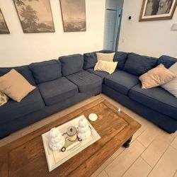 Sectional Couch W/Queen Pullout Mattress 