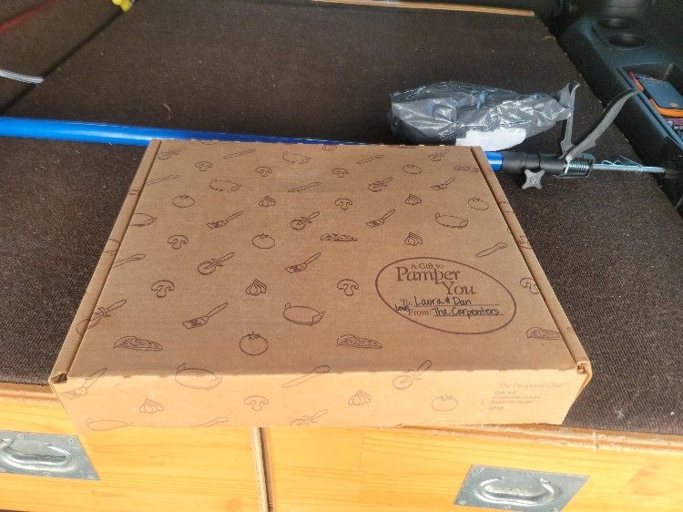 Pampered Chef Gift Set 2050 Stoneware Pizza Baking Stone 13" + Utensils