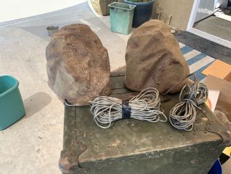 Rock stereo speakers