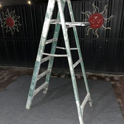 6ft Fiberglass Ladder