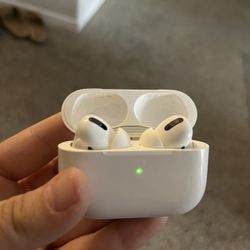 AirPods Pro Lightning Connection