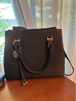 Black medium purse
