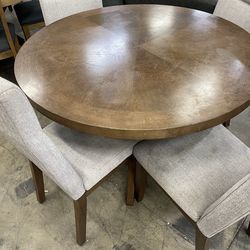 Round Table with 4 chairs