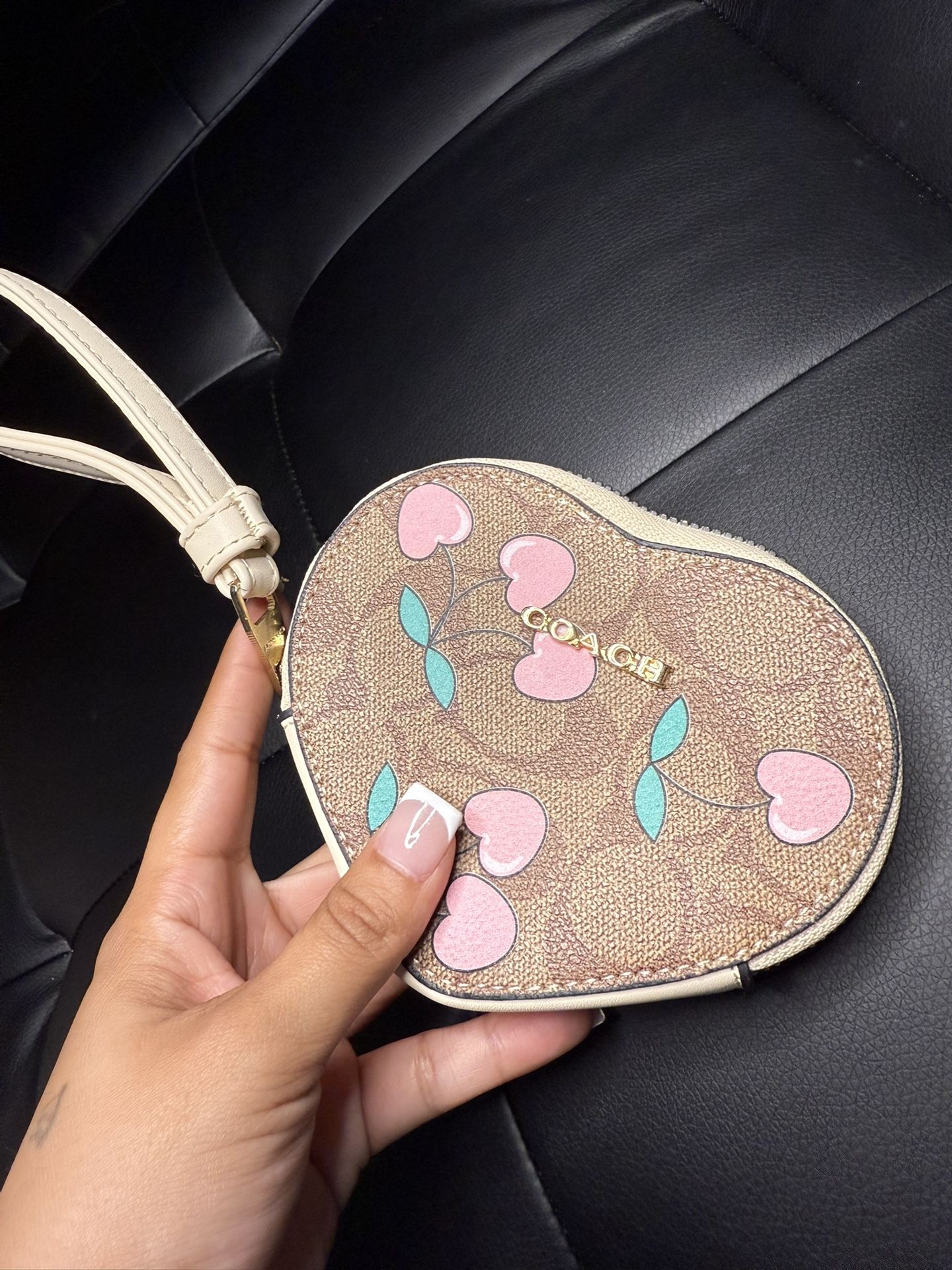Change Woman’s Wallet