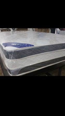 Queen Size Double Sided Pillow Top Mattress With Splits Box spring we have all sizes available at Lowest prices ( Hablo Español)