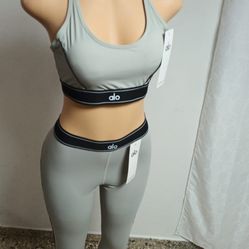 XL/2XL Alo Yoga Airlift Sorts Bra & Leggings 