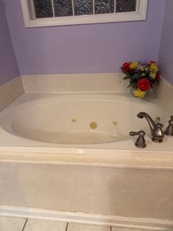 Jacuzzi bathtub