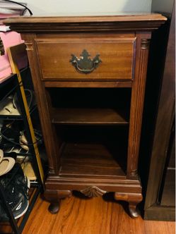 Bedside Table / Mesa de Noche