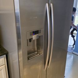 Refrigerator 
