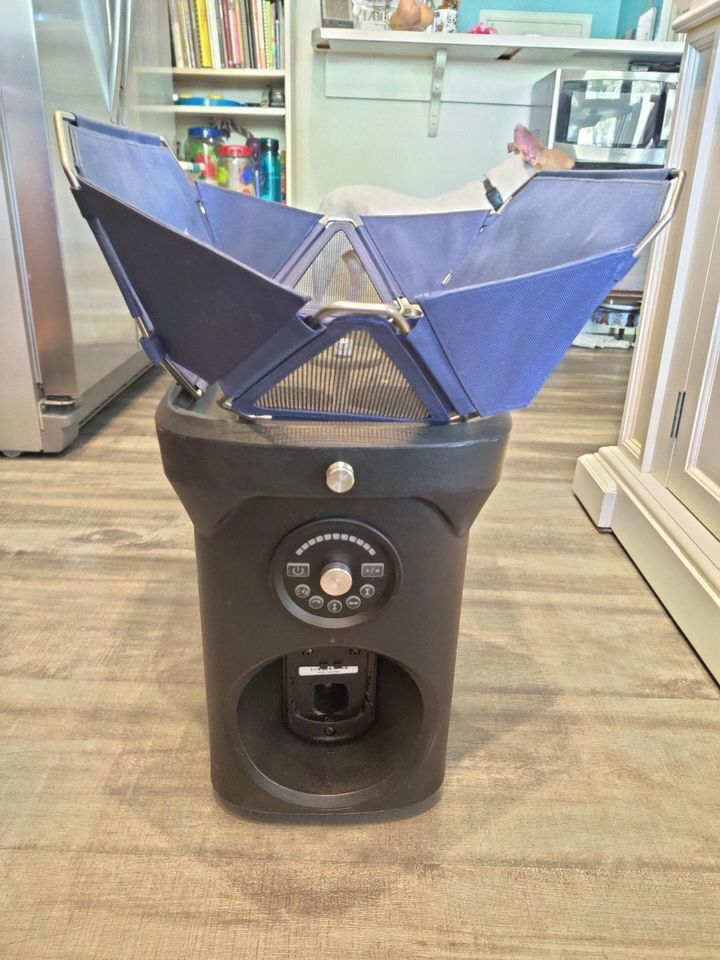 Hydrogen Proton Tennis Ball Machine