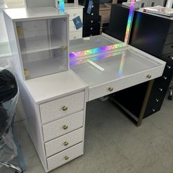Hello Kitty Duet Vanity And All Over Mirror Set