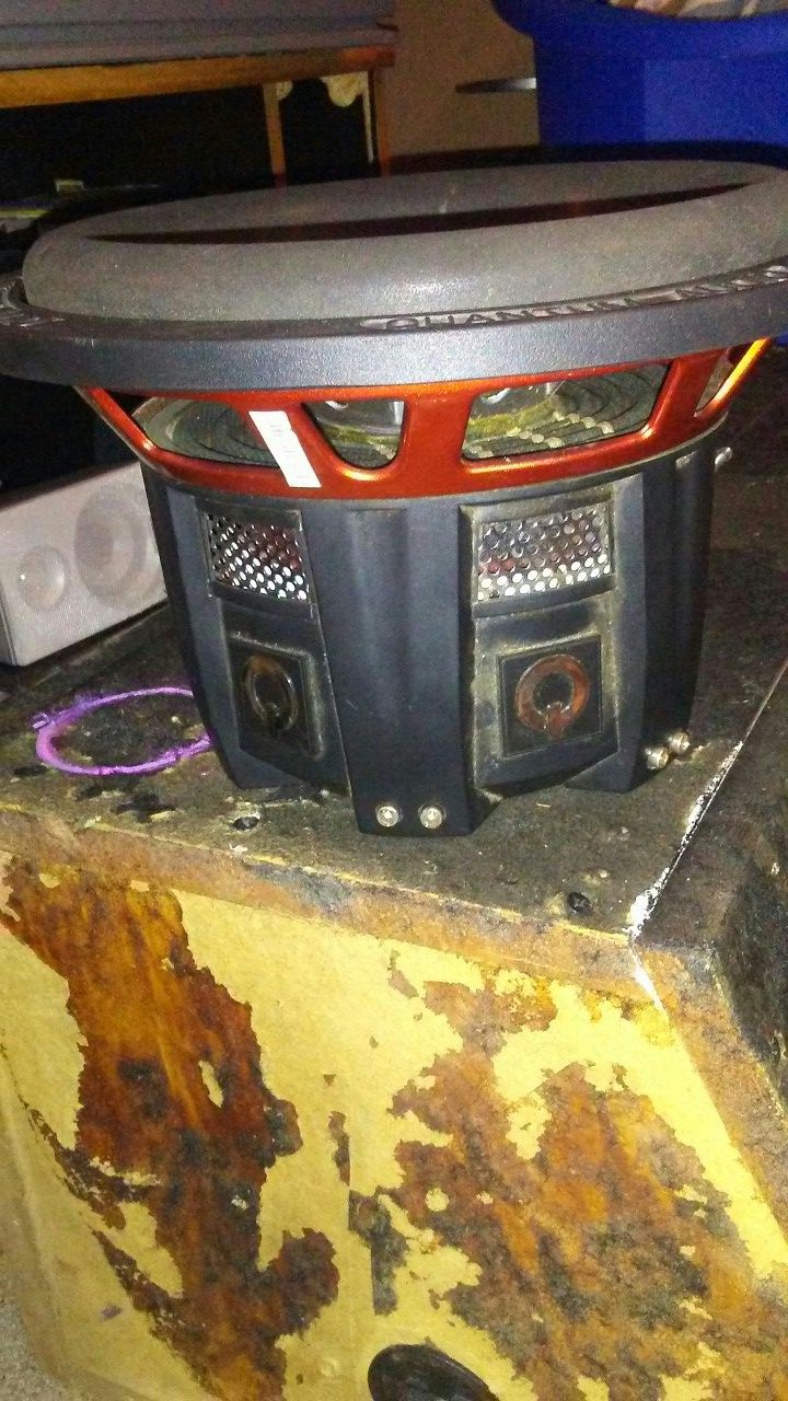 Two 1500 watt quantum audio cozmik series 10s in a box