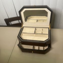 Gorgeous Vintage 3 Tier RaGar exotic woods Jewelry Box So Shiny! 12” Long. Pre owned in good with minor cosmetic blemishes. These blemishes are in the