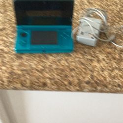 Nintendo DS3 works very good. Excellent condition.