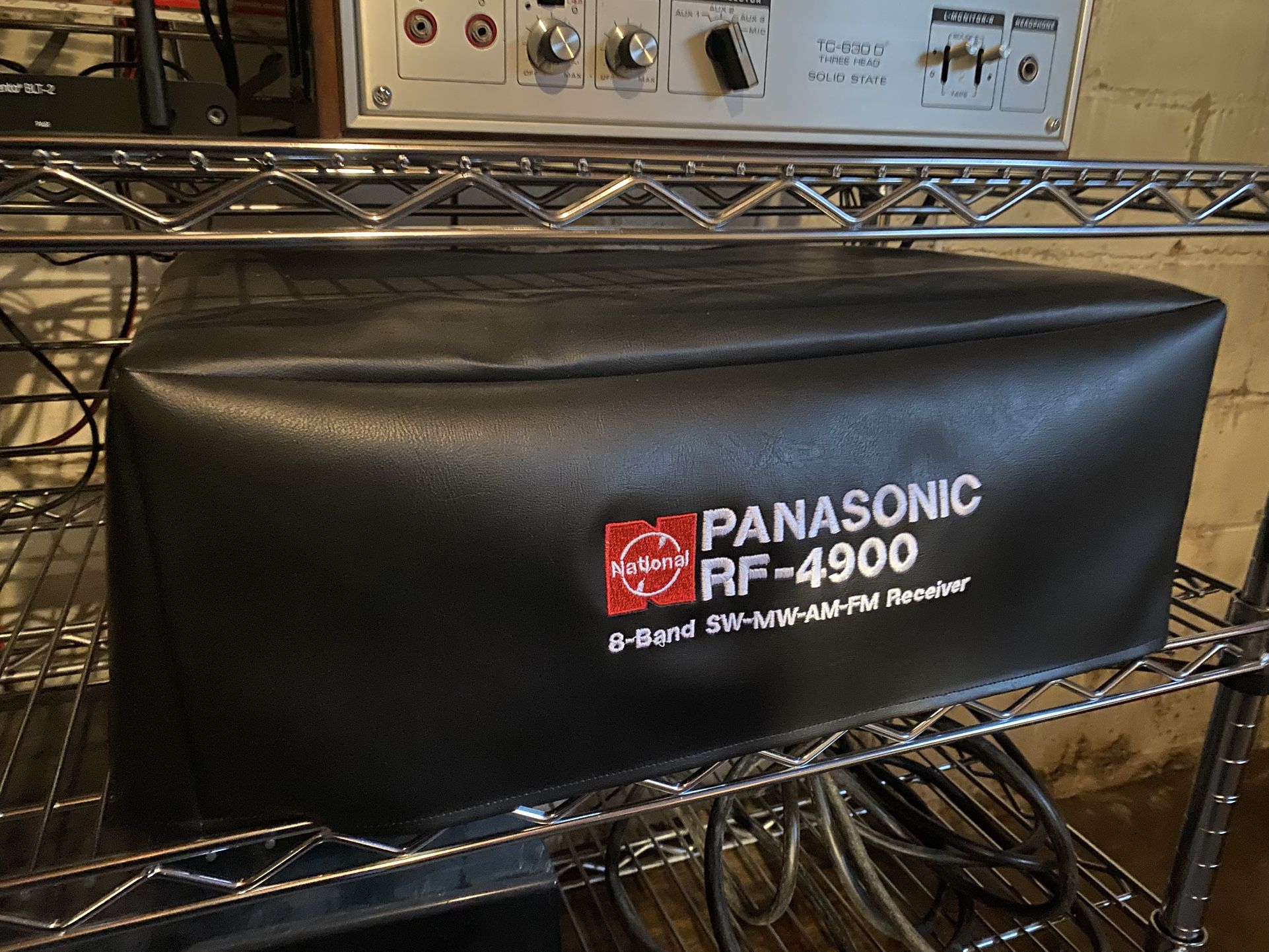 Panasonic RF-4900 Command Series Shortwave Receiver