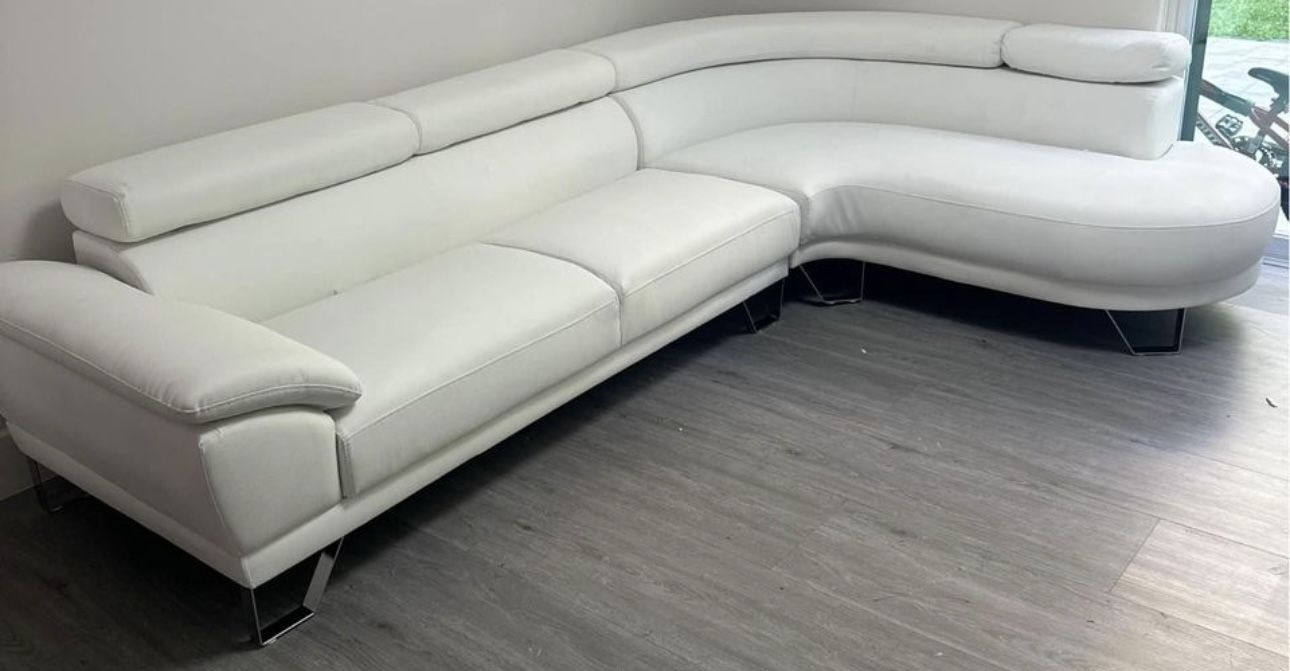 ALL WHITE SECTIONAL - ROUNDED for Sale in Miami, FL - OfferUp