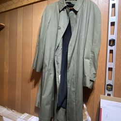 London Fog Trench Coat. Size 46L