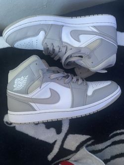 Jordan 1’s Mid College Grey