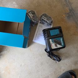 Makita  Charger And batteries 