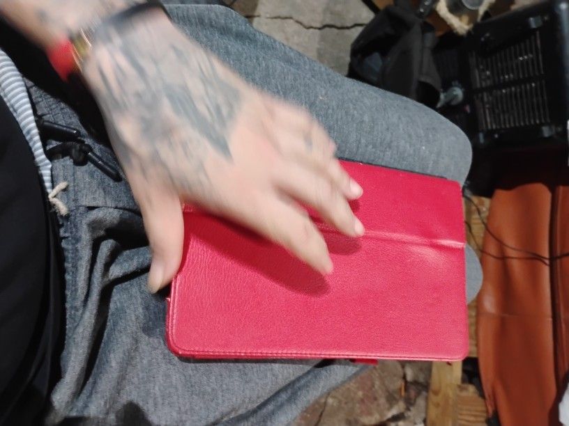 Samsung Tablet Like Brand New Just A Little Crack On The Side Very Good Conditions