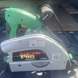 Grizzly Track Saw With Guides 
