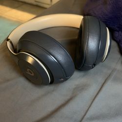 Studio 3 Beats Wireless Headphones Gray and Gold