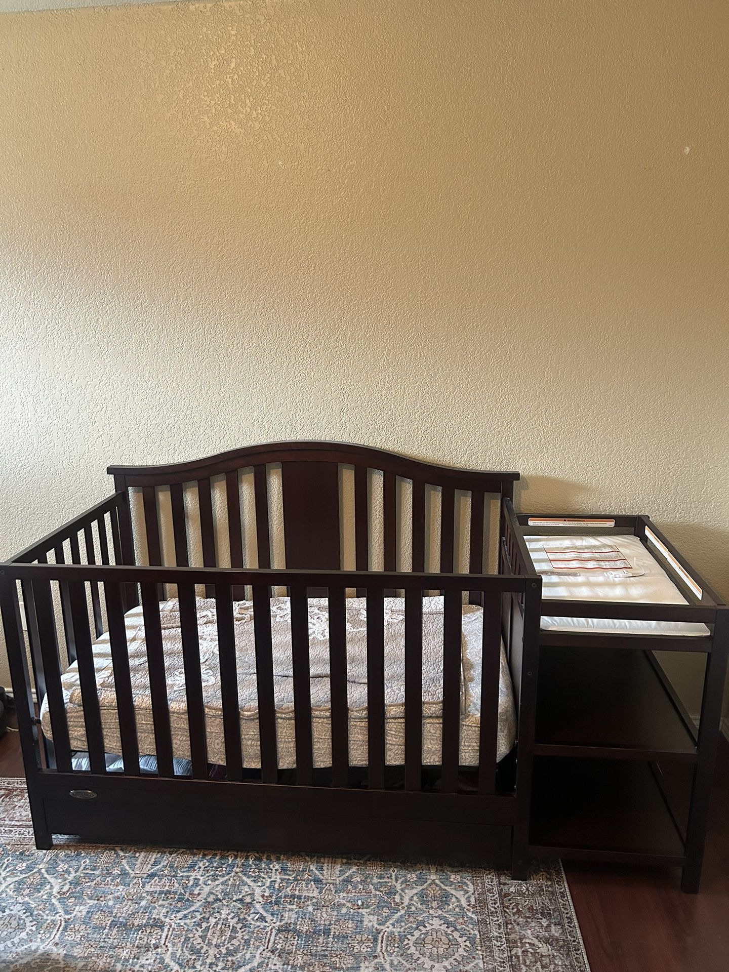 Graco Crib And Changing Table 