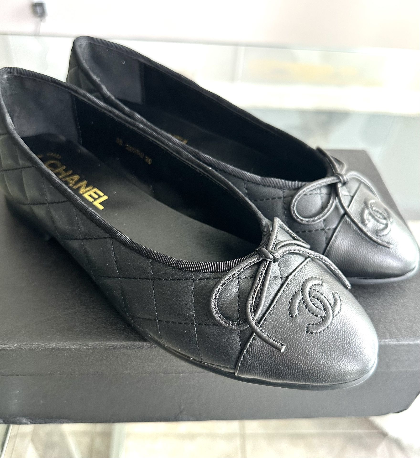 Black Leather Flat Shoes 